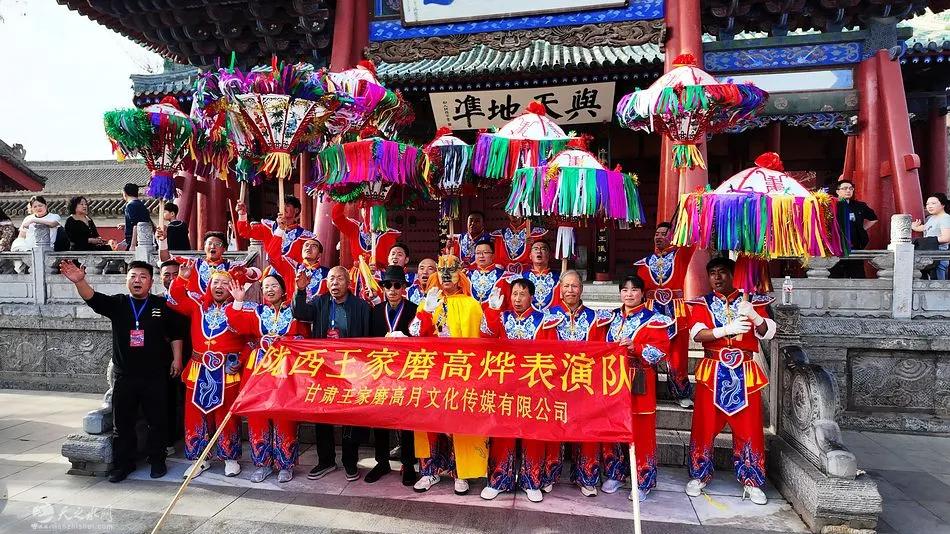 陇西王家磨高烨表演队走进天水伏羲庙   民间艺术为千年古庙添活力！