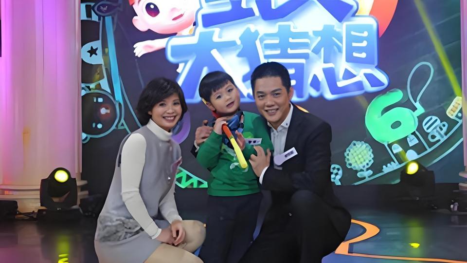 49岁程愫近况曝光！与傅程鹏离婚已经9年，如今与15岁儿子相依为命