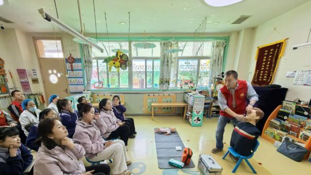 急救培训进校园 守护童心护成长——西安市心连心志愿者协会走进雁塔阳光小天使幼儿园开展急救培训