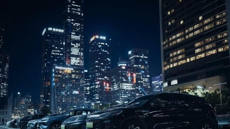 春节档票房第二！电影《惊蛰无声》靠口碑出圈，掀起观影热潮