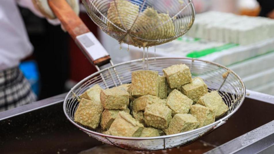 全国景区为啥都卖臭豆腐、打铁花？圈内人不说的潜规则！