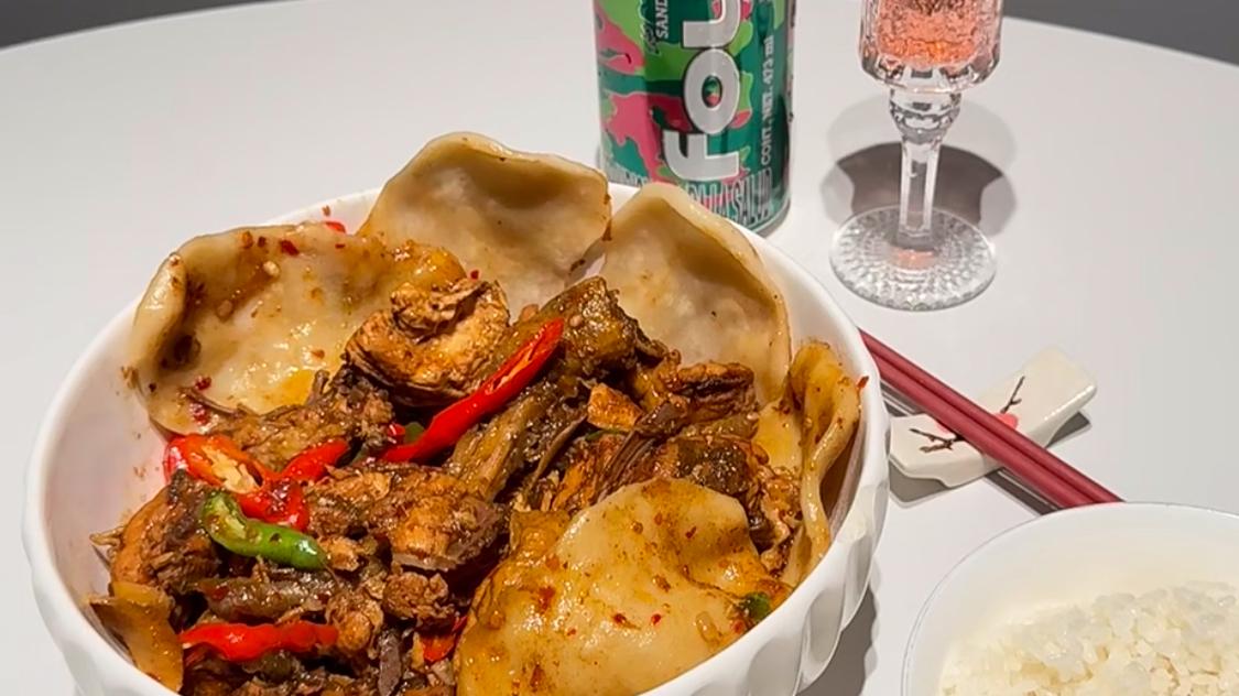 地锅鸡：铁锅里的江湖气与家的温度