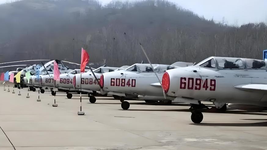 世界第二、亚洲最大飞机坟场！就在河南一小县城，停放了3000架战机