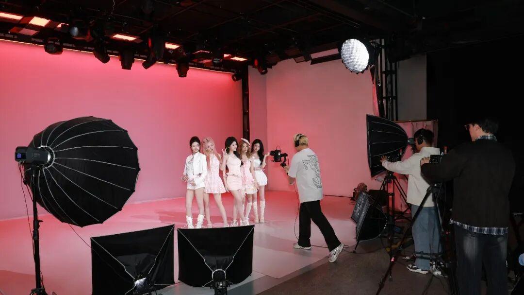 高画质成为团播胜负手？宝宝秀携手佳直播，规模化落地明星感直播