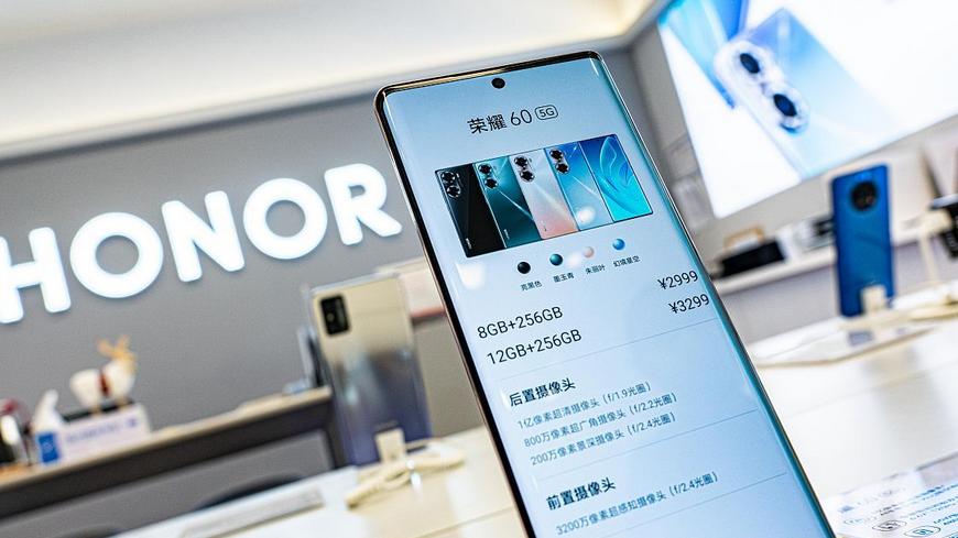 泡泡玛特联名手机，藏着哪些不为人知的商业密码？