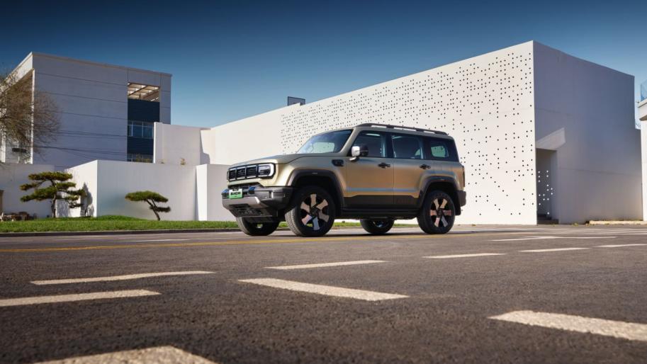 硬派也能顾家？BJ40增程元境智行版全家人的“安心座驾”