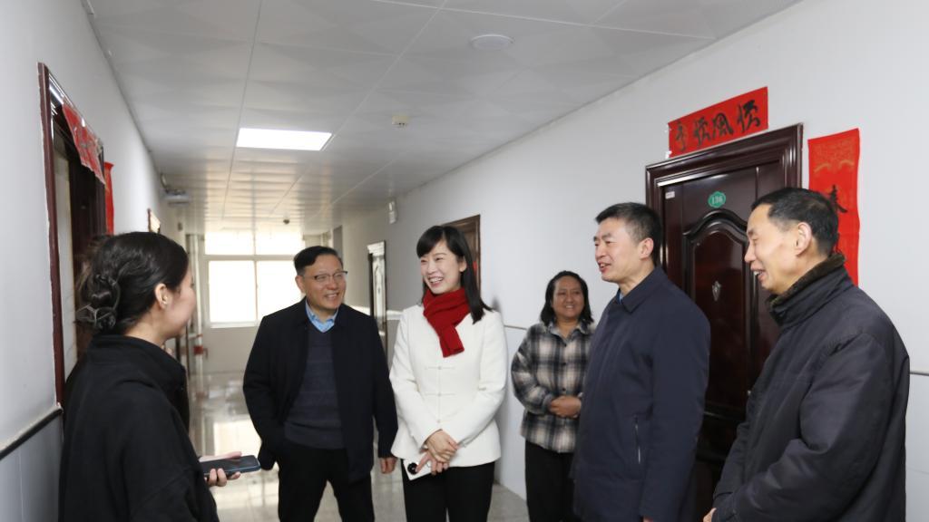 信阳师范大学校领导看望慰问值班值守人员