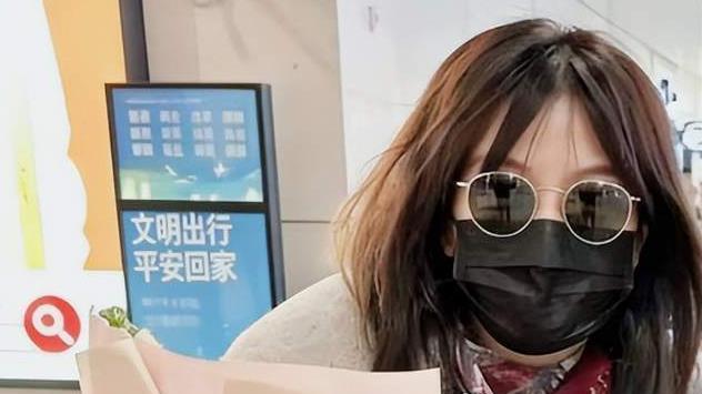 赵薇财富版图到低调遛狗？30亿收购案后她在选择什么