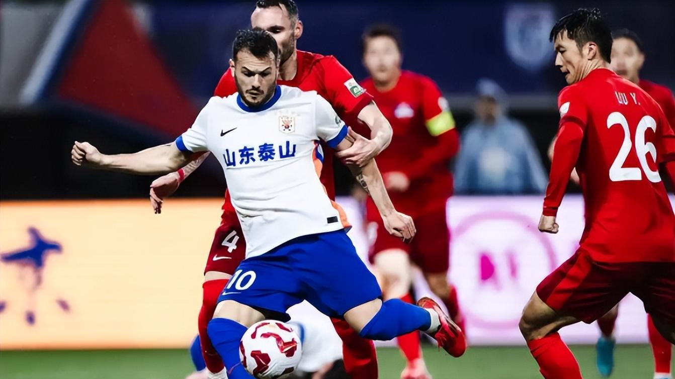 沪上集结启新程 泰山冲刺备新赛季——山东泰山队上海集训开启 新援阿尔瓦罗亮相首训