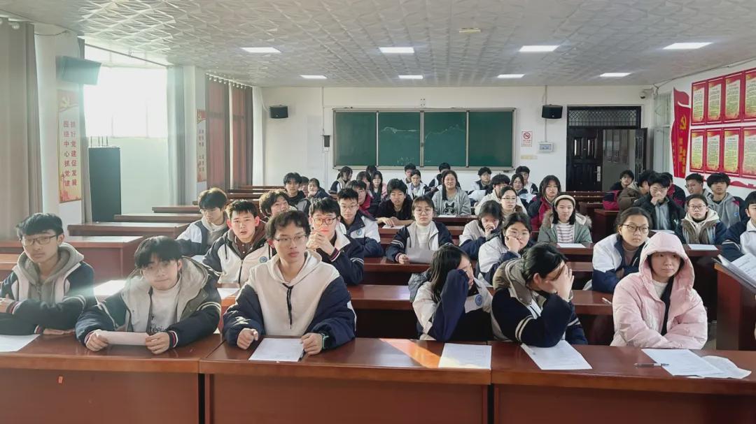 淮滨二高学子赴中国流动科技馆信阳·淮滨站参观