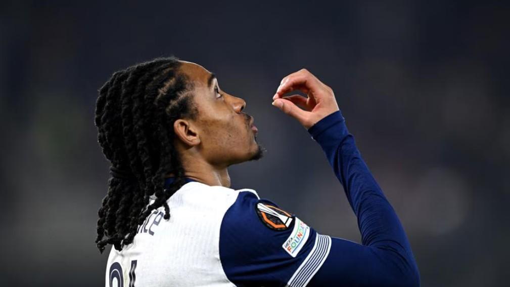 切西尼看好闪电军团，孔蒂具有后程优势，斯彭斯的基本功薄弱