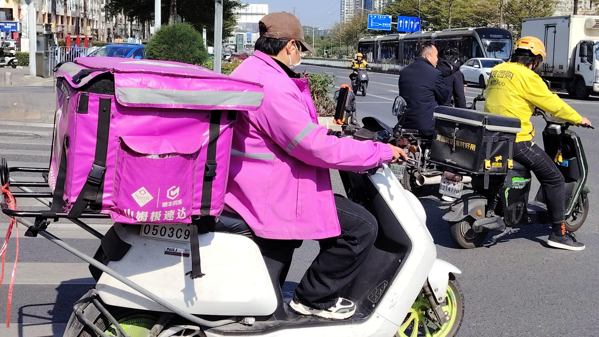 同样收入四千多块的工作，是跑外卖好，还是进厂打螺丝好