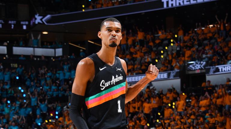 首秀35+5三分！文班亚马超邓肯之夜被高呼MVP 马刺又一划时代超巨