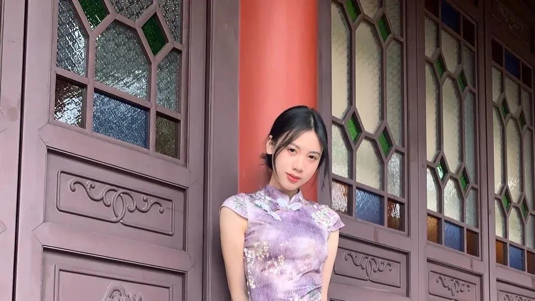 旗袍穿搭教科书：如何把“老气”穿出“少女感”？