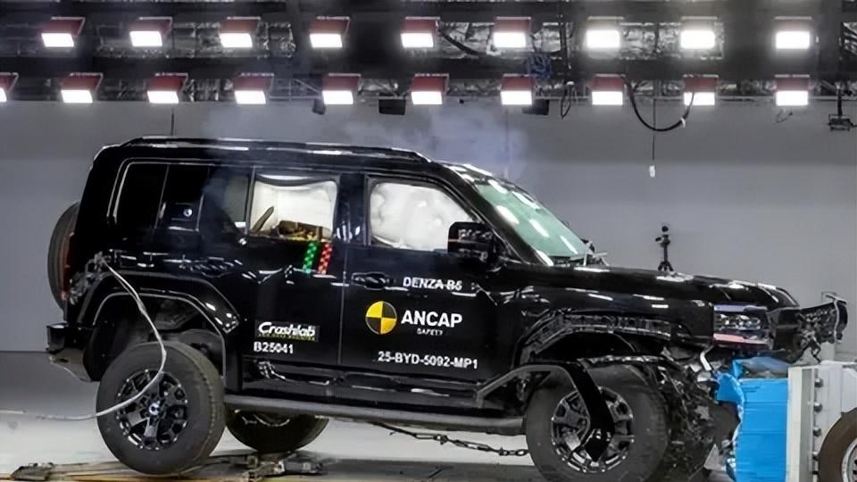 硬到犯规！方程豹豹5碰撞测试出圈，喜提ANCAP五星