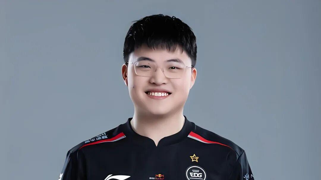 网友爆料uzi现身澳门赌场疑似打德州，难怪uzi说压力大不敢退休