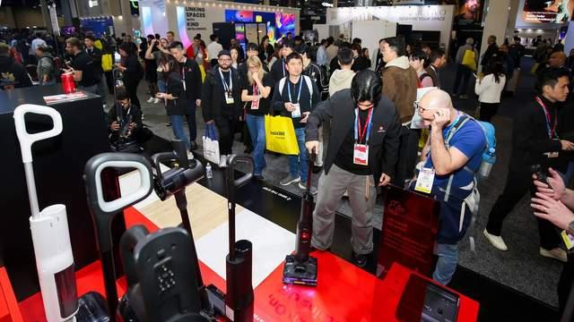 石头科技首发轮足扫地机器人G-Rover，具身智能迈向新阶段