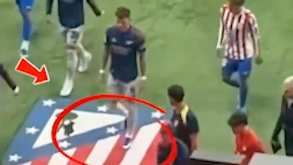 本·怀特因违反足球界不成文规则，与西蒙尼发生激烈争吵