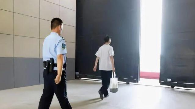 服刑人员出狱的时候能带什么？