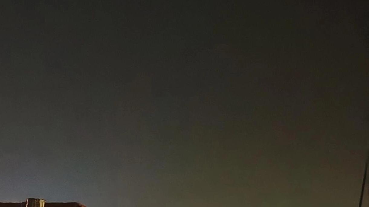 做一粒清醒的尘埃