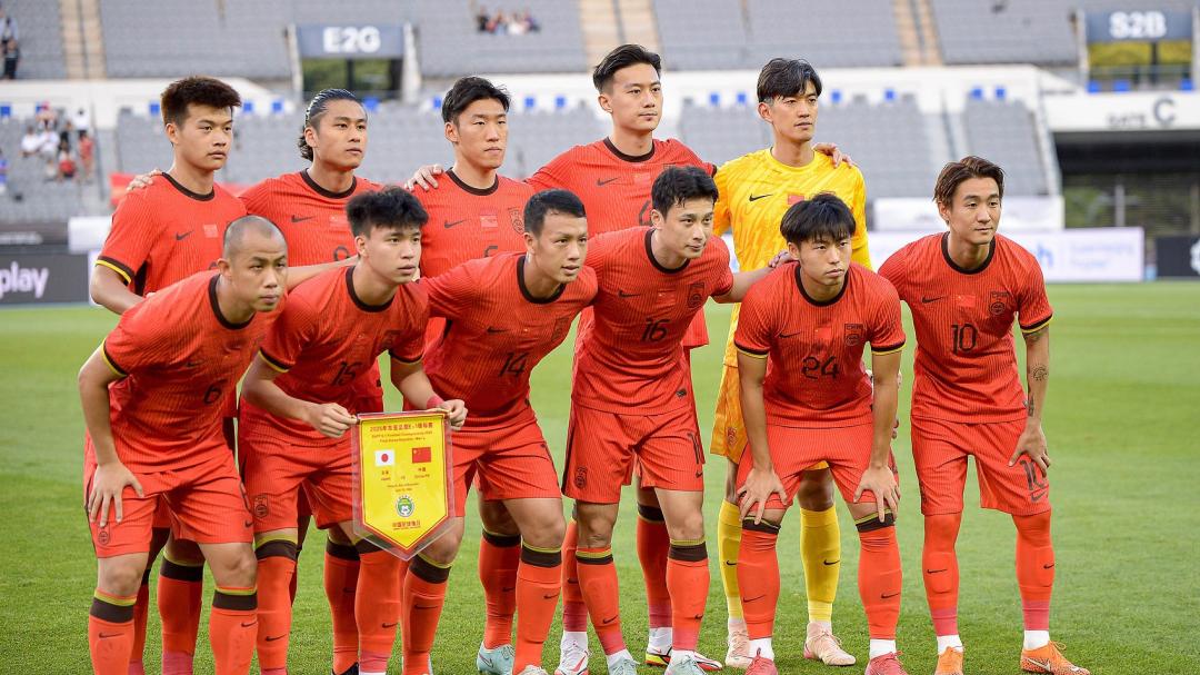 从国少王牌到无球可踢！22岁何小珂无人问津，球迷：该退役当教练了