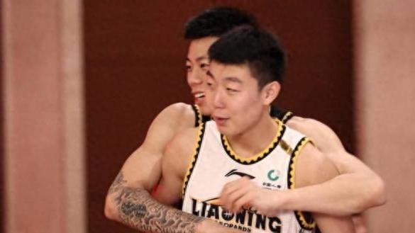 俞泽辰春节晒骑马视频遭调侃！