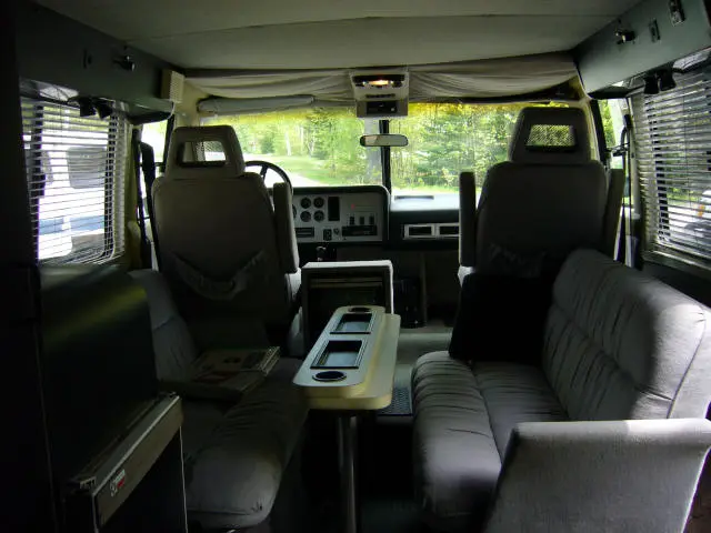 谁把宝马标贴房车上了