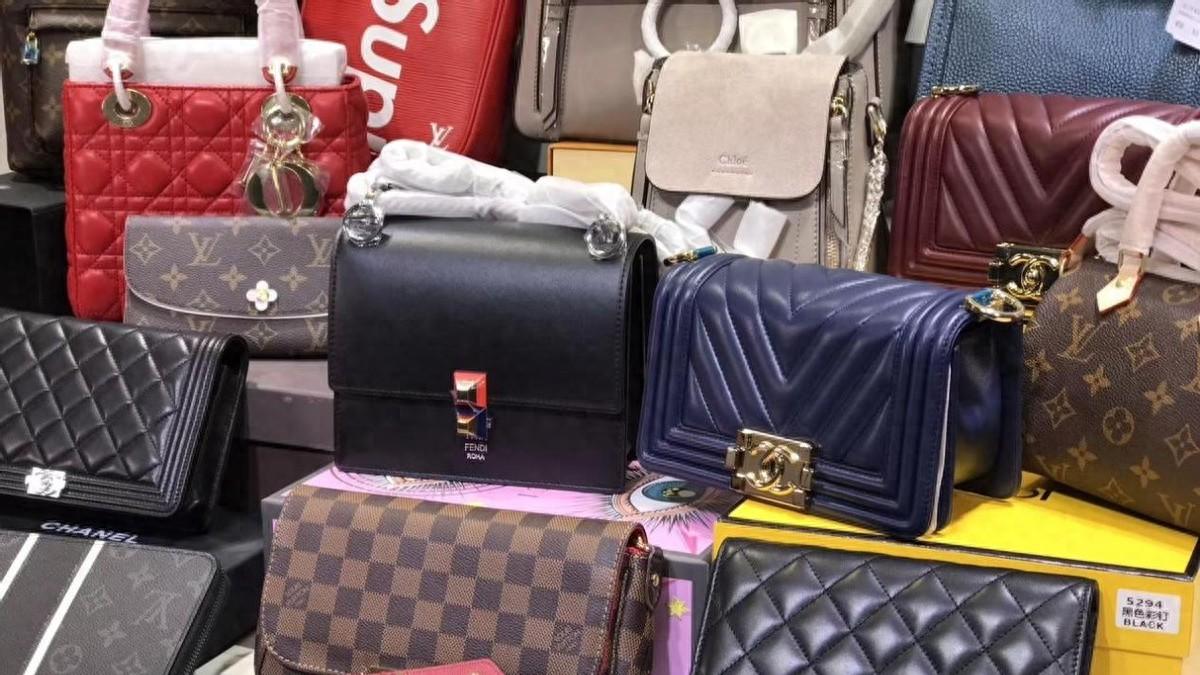 当信息差被抹平，奢侈品消费进入平权时代