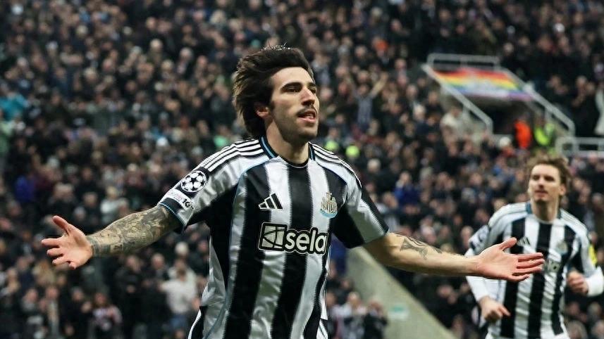 纽卡斯尔联创队史纪录：强势晋级欧冠16强，英超六杰全员突围