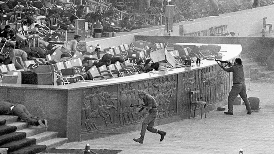 1981年埃及阅兵：给全世界上了一课，此后各国阅兵不再实弹