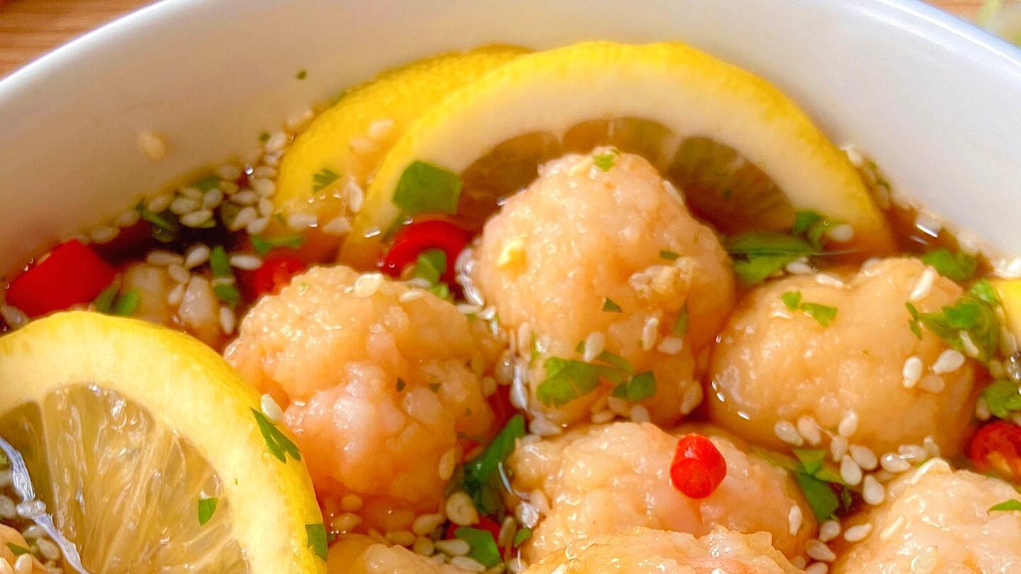 酸辣柠檬虾滑：夏日开胃神器