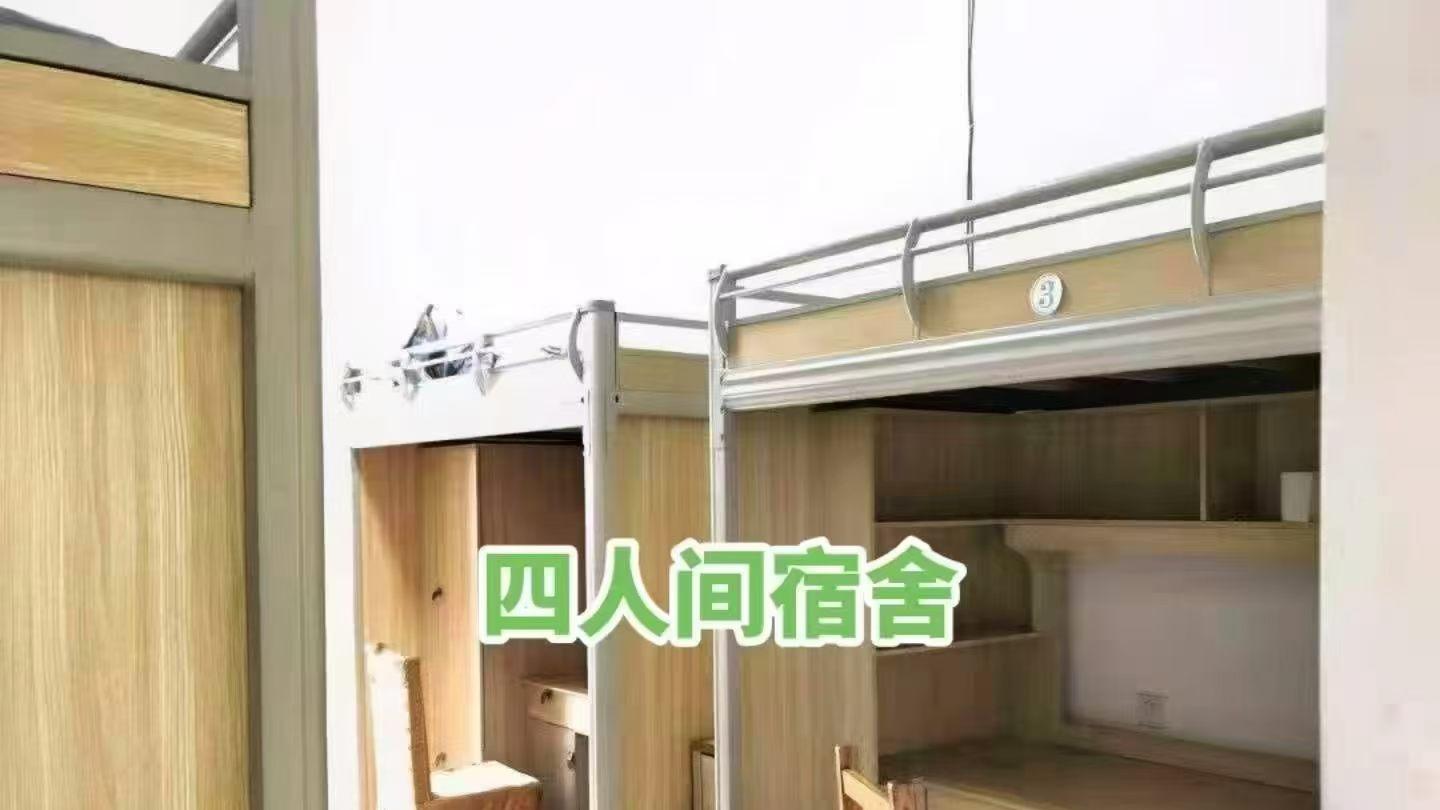 一家过20多人，一家过10人：同一天两种筛选尺度
