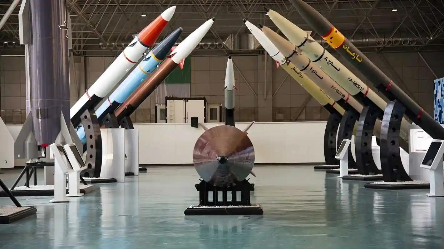 美军反向封锁成功，伊朗被迫开放海峡，特朗普这次怕是真要赢了