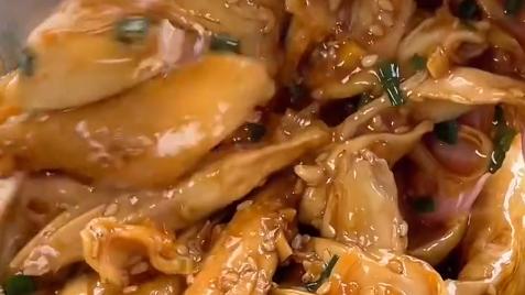 “葱油手撕鸡：嫩滑爽口的神仙吃法，三碗饭都不够！”