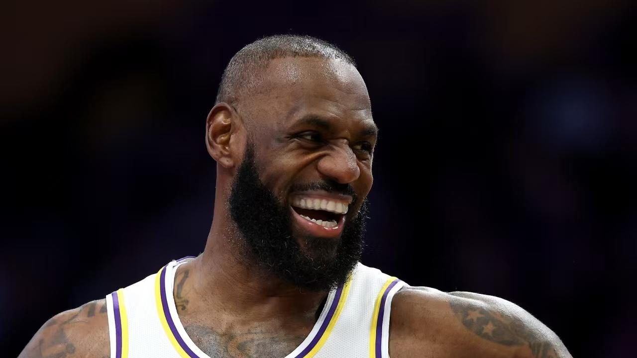 王者归来定胜局！詹姆斯准三双导演逆转大戏，湖人鏖战双杀灰熊