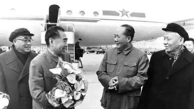 【史话】新中国第一代领导人：没有白丁，学历最高的是主席和老总