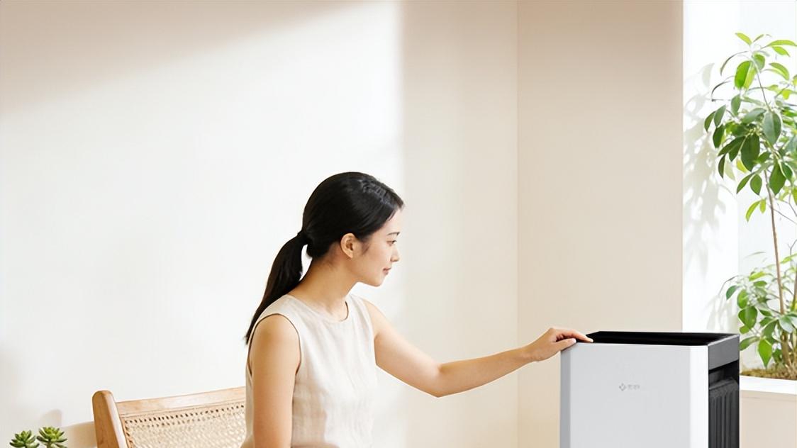 新颐小白 3.0 实测：断网也能语音控，老人 10 秒上手，母婴档超贴心