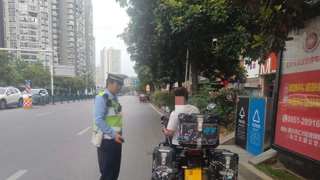违法载人、非法改装、飚车炸街、闯红灯、逆向行驶、不佩戴安全