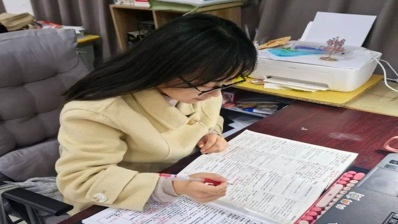 ​手写教案：领导的管理懒政，教师的无声内耗