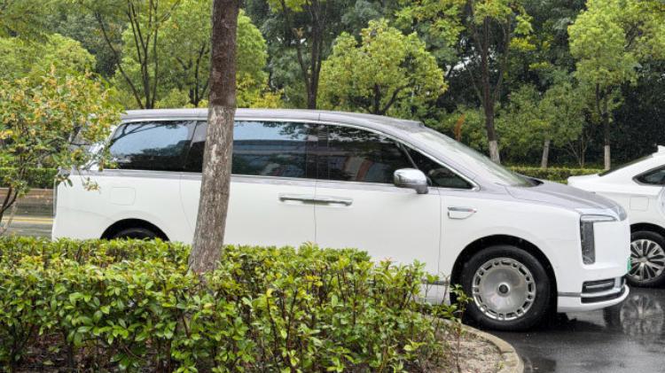 “新能源MPV”市场大变局：尊界V800首进前十，冠军月销5056台
