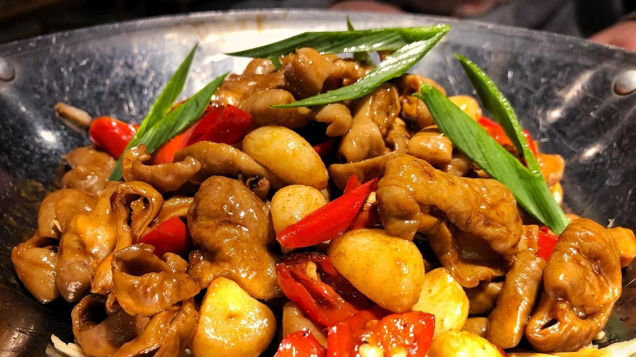 卤香入骨，焦脆弹牙：面馆的肥肠，吃过就念念不忘