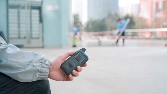 通讯零焦虑 极蜂公网对讲机QM01 凭什么成为商用场景的小助手