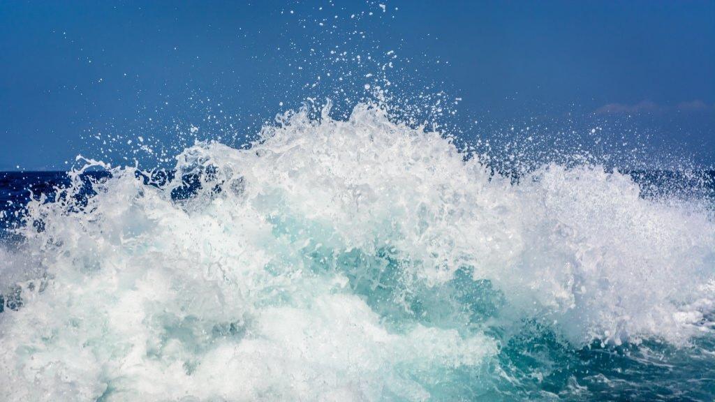 听到水在最深处流动