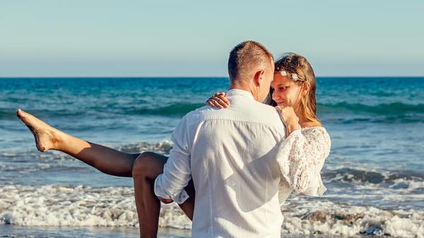 如何判断前任想复合？挽回学院总结 8 个关键信号