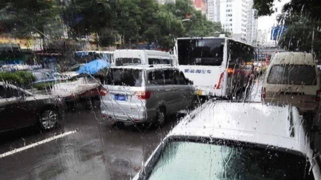 雨天行车都有哪些基础的注意事项呢？