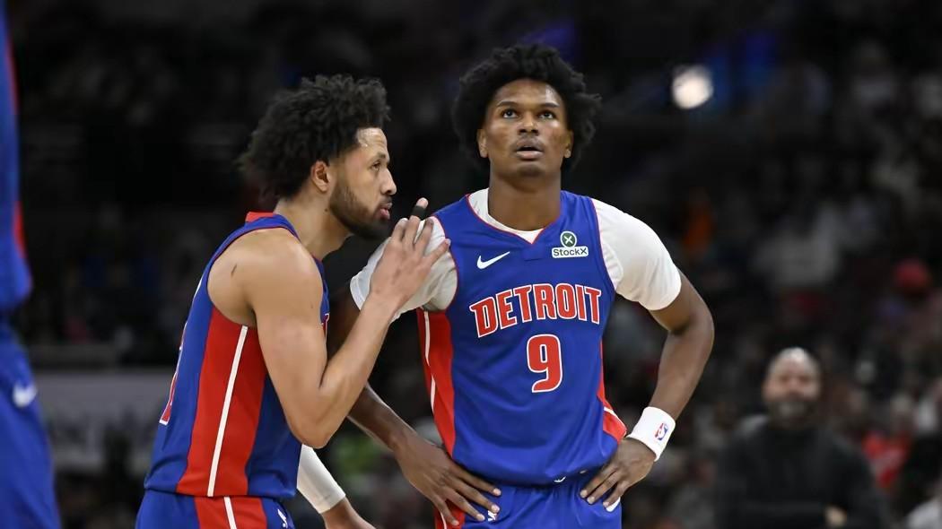 活塞103-114输马刺，杜伦砍25+14+2，霍兰砍15+11