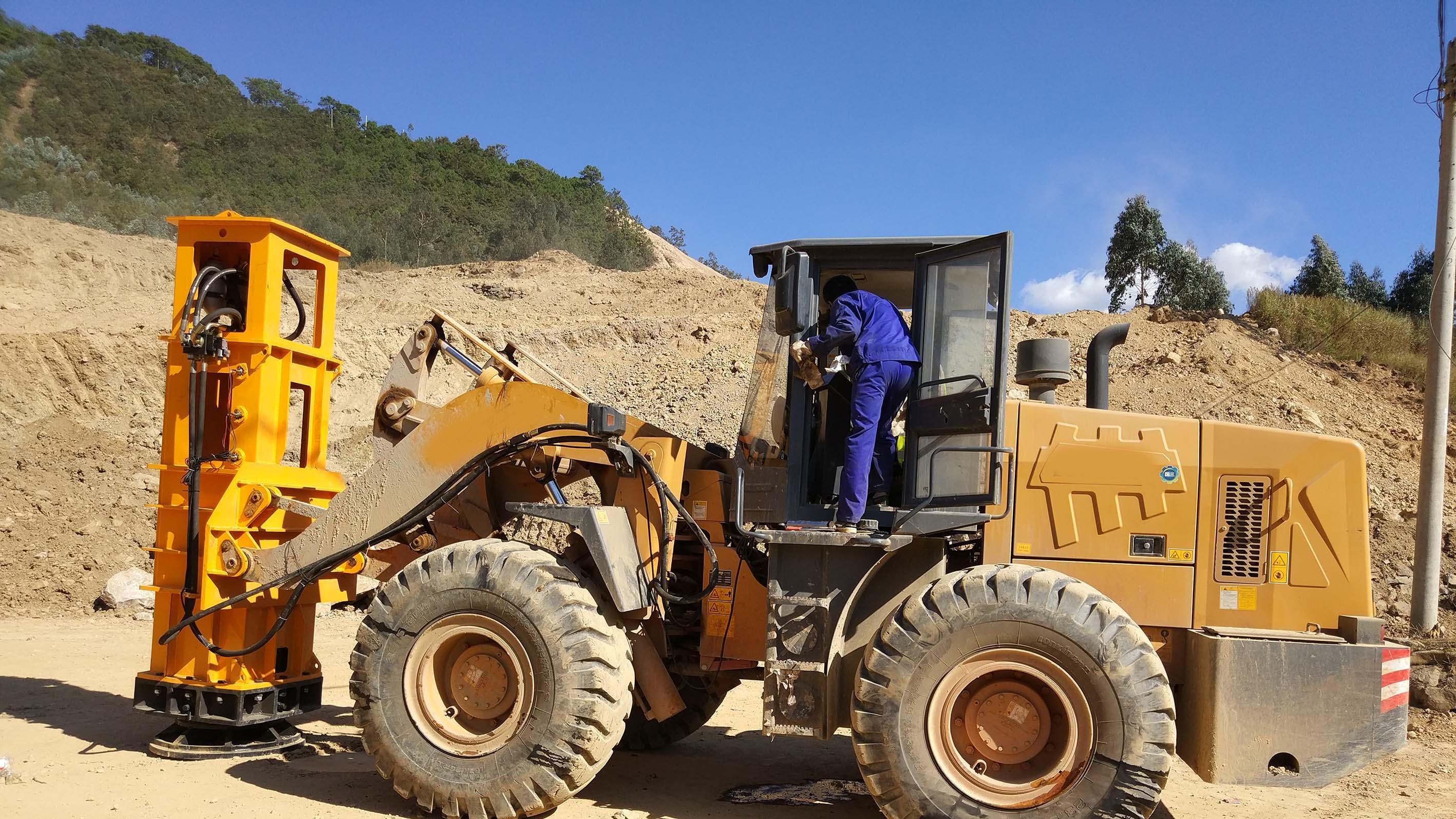 ​装载机液压夯实机施工时应注意哪些问题？