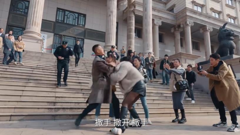 《家事法庭》第3集炸场！网红为流量法院门口抢孩子