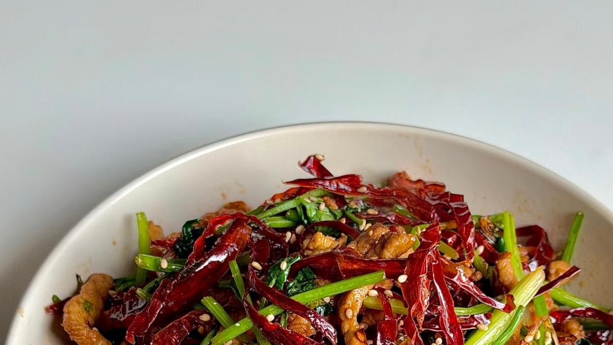 家常烟火里的香辣诱惑：一盘肉丝的温暖慰籍