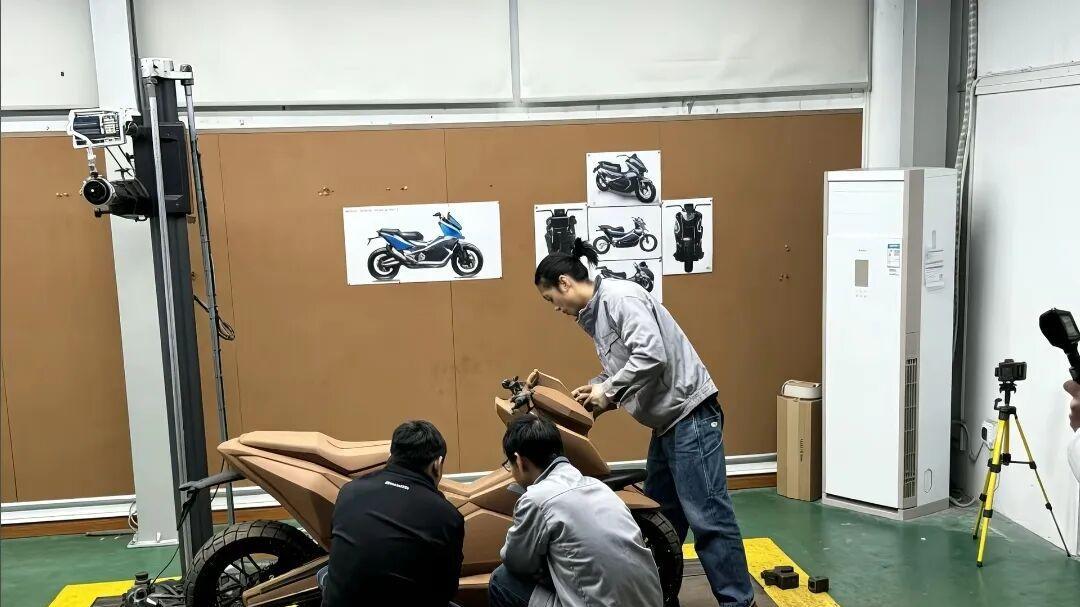 豪爵与张雪机车，是商业互吹还是相互认可？他们恰好缺彼此的优点